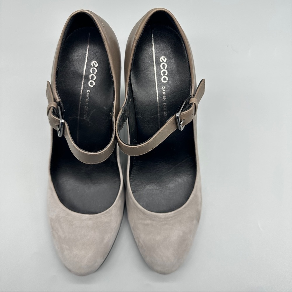 Ecco Danish Design Size 39 Women’s Gray Suede and Leather Mary Jane Pump…